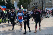 Baku holds cycling race devoted to State Flag Day (PHOTO)