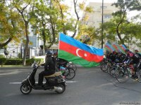 Paytaxtda Dövlət Bayrağı Gününə həsr olunan veloyürüş keçirilib (FOTO)