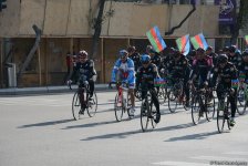 Baku holds cycling race devoted to State Flag Day (PHOTO)