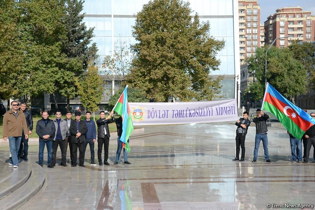 Paytaxtda Dövlət Bayrağı Gününə həsr olunan veloyürüş keçirilib (FOTO)