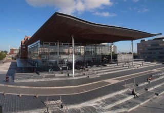 Ассамблея Уэльса приостановила заседание из-за внезапной смерти экс-министра