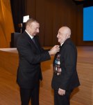 Президент Ильхам Алиев принял участие в торжественной церемонии, посвященной добыче двухмиллиардной тонны нефти в Азербайджане (ФОТО) (версия 2)