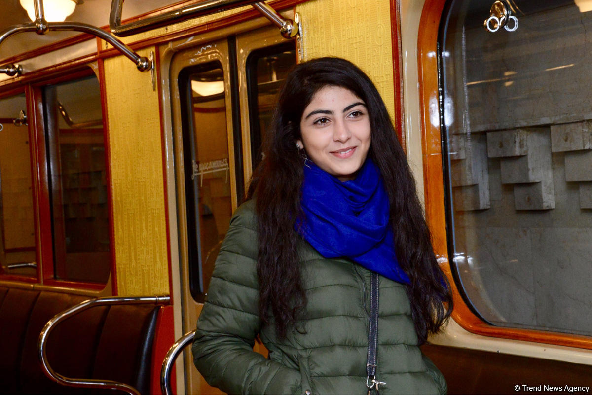В Бакинском метрополитене  демонстрируются отреставрированные ретро-вагоны (ФОТОРЕПОРТАЖ)