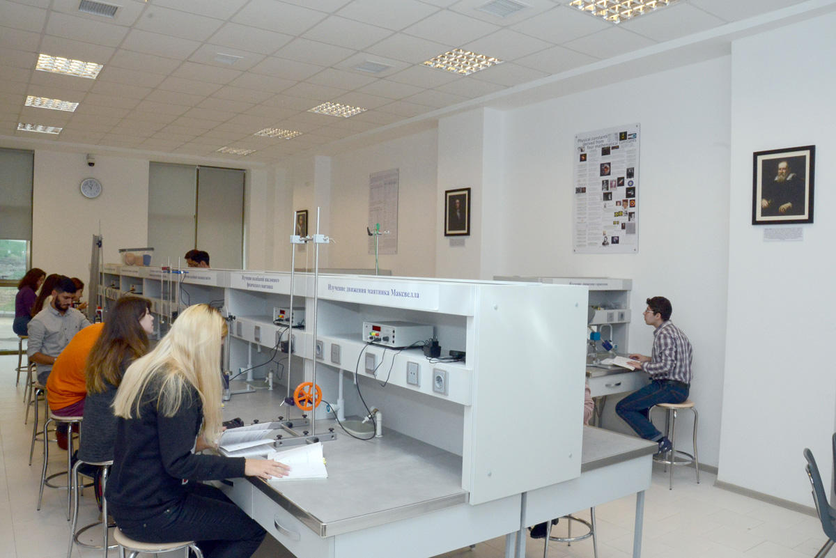 M.V.Lomonosov adına MDU-nun Bakı filialında yeni “Atom və nüvə fizikası” laboratoriyası yaradılıb (FOTO)