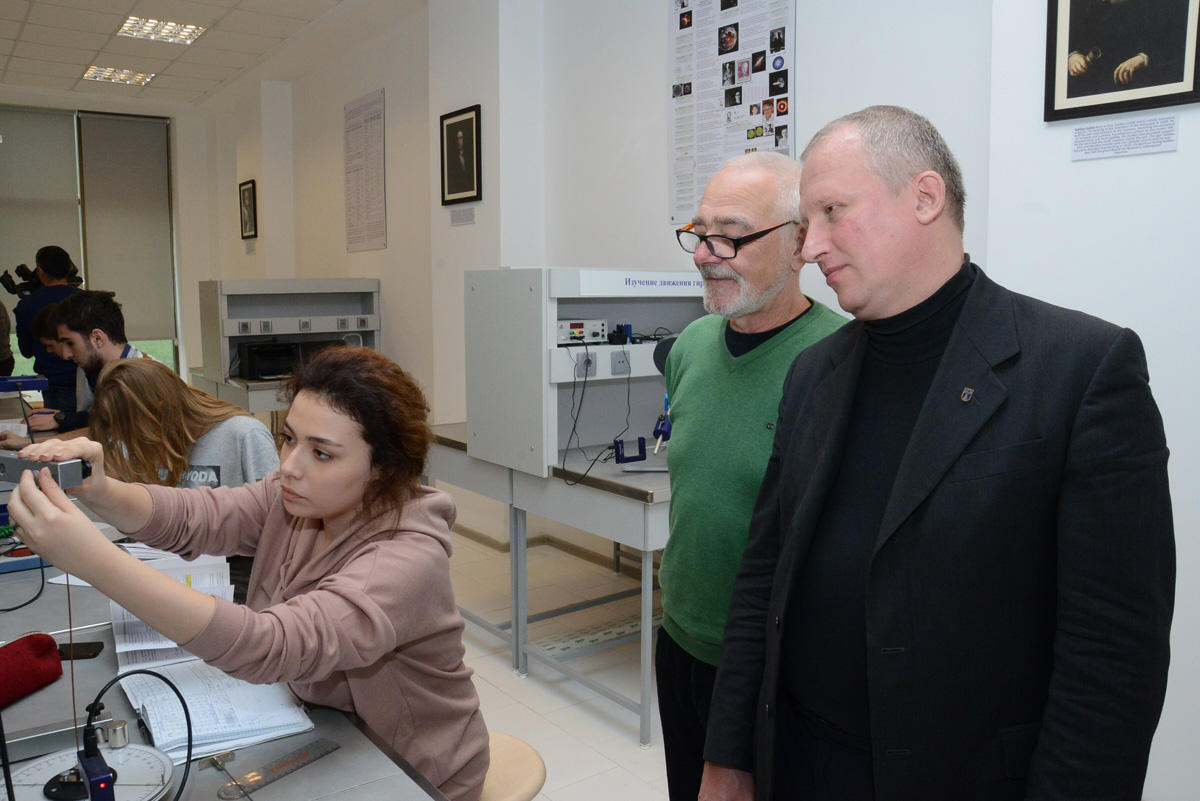 M.V.Lomonosov adına MDU-nun Bakı filialında yeni “Atom və nüvə fizikası” laboratoriyası yaradılıb (FOTO)