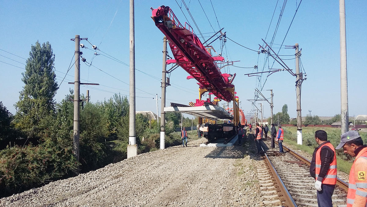 Zazalı-Gəncə 8 km dəmir yolu əsaslı təmir olunur (FOTO)