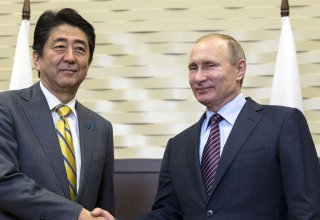 Синдзо Абэ планирует в течение дня позвонить Путину