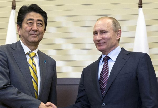 Синдзо Абэ планирует в течение дня позвонить Путину