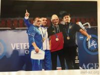 Veteran güləşçilərimiz dünya çempionatında 1 qızıl və 1 gümüş medal qazandılar (FOTO)