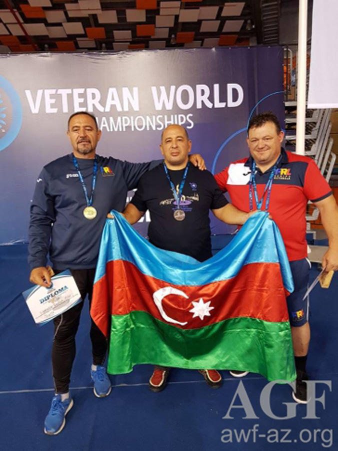 Veteran güləşçilərimiz dünya çempionatında 1 qızıl və 1 gümüş medal qazandılar (FOTO)