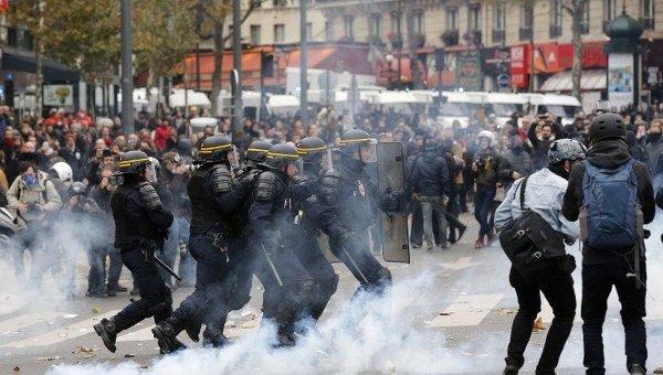 Число задержанных на акции протеста в Париже увеличилось