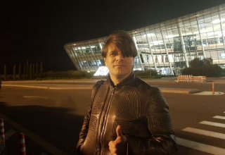 Известный певец Николай Трубач приехал в Баку (ФОТО)