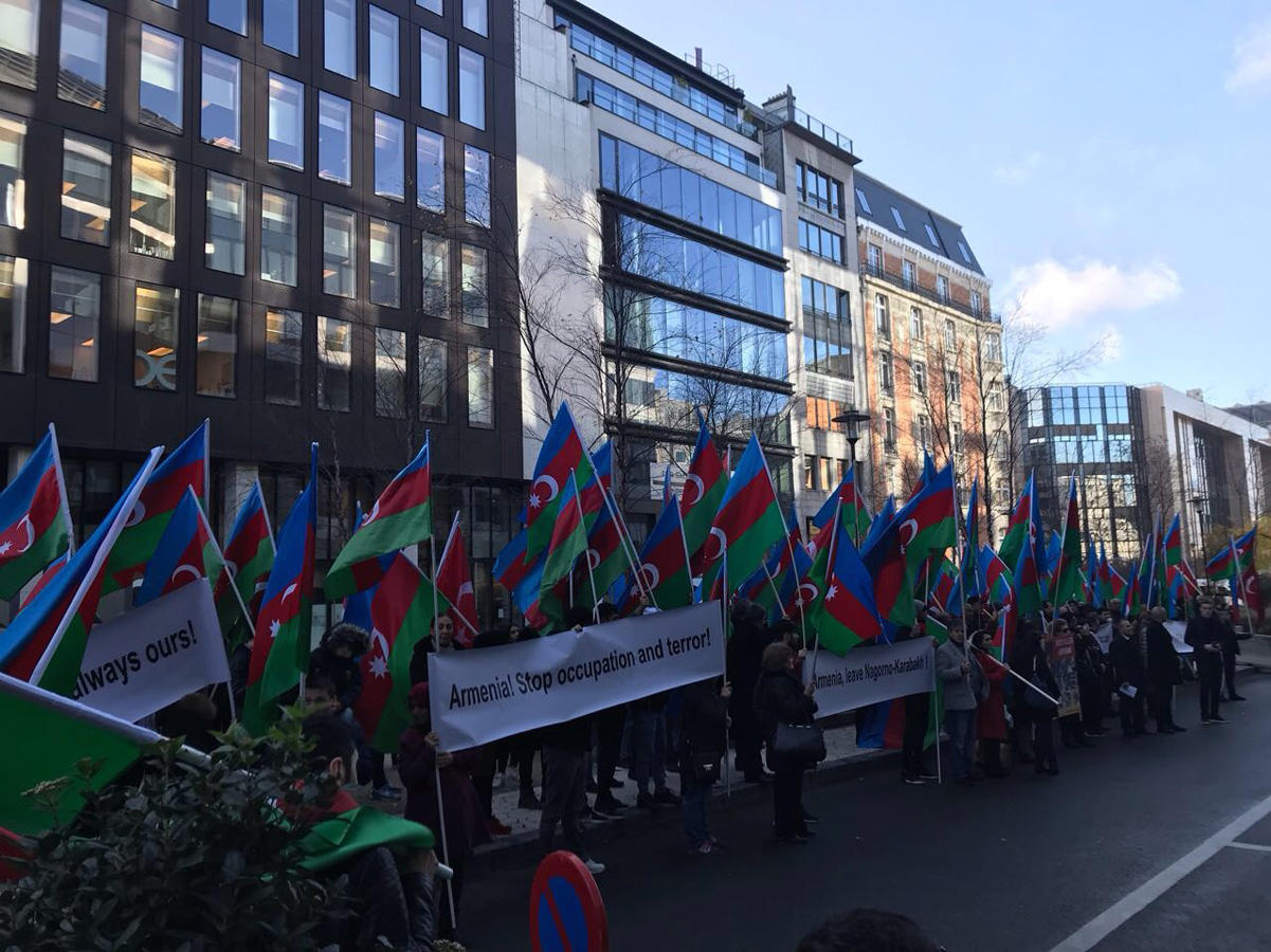 Avropadakı azərbaycanlılar Brüsseldə aksiya keçirib (FOTO)