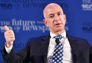 Bezos "Amazon"un rəhbəri vəzifəsini tərk edəcəyi tarixi açıqladı