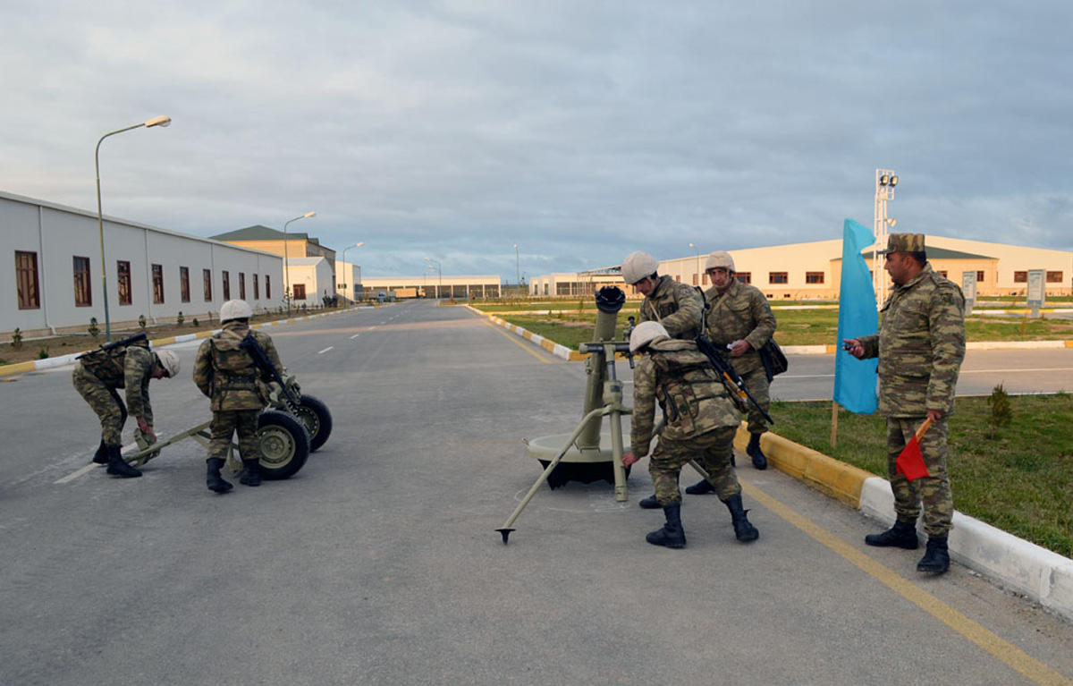 Artilleriyaçıların döyüş hazırlığı yoxlanılıb (FOTO)