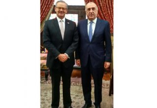 Azerbaijan FM meets Costa Rican counterpart