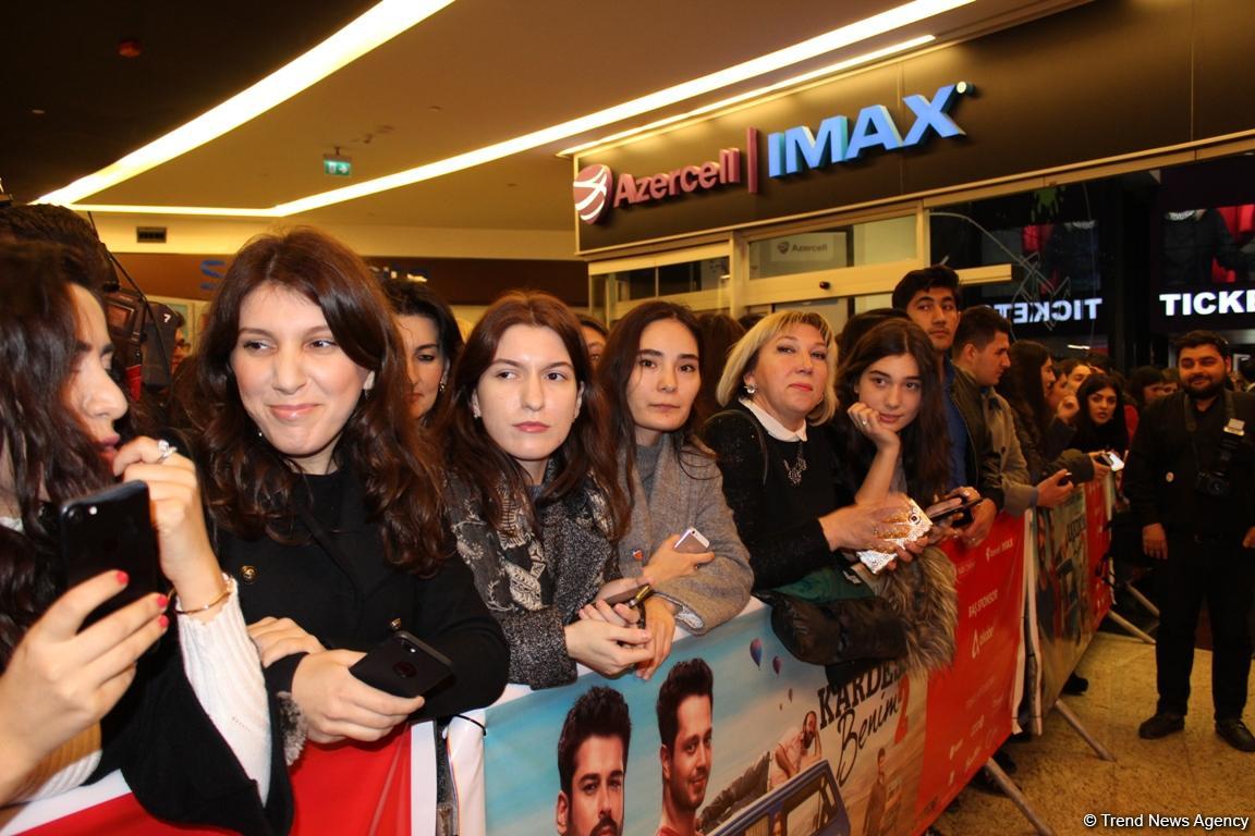 "Kardeşim benim 2" filminin təqdimatında Burak Özçivit də iştirak edib (FOTO)