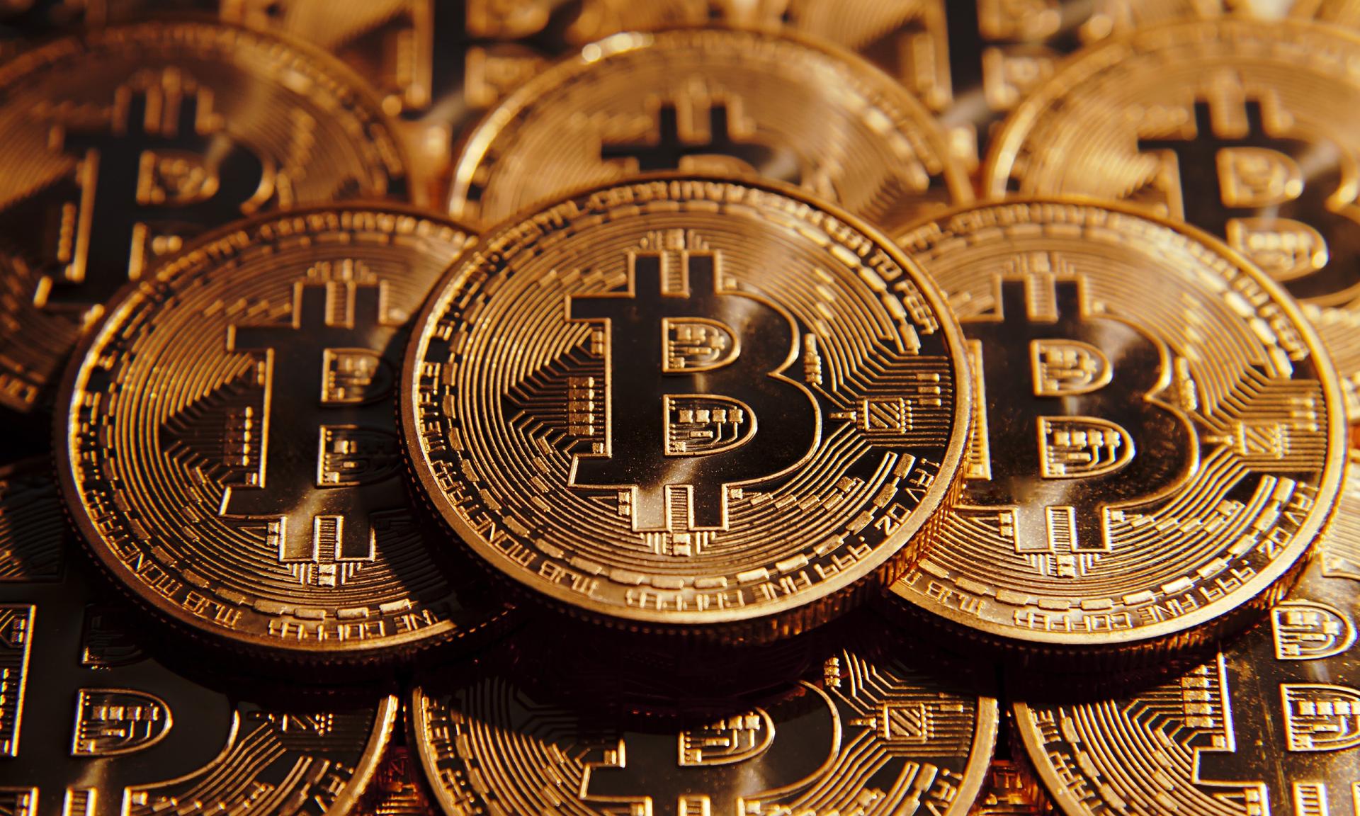Kriptovalyuta bazarı dəyişdi - Bitkoin 10 min dolları keçdi