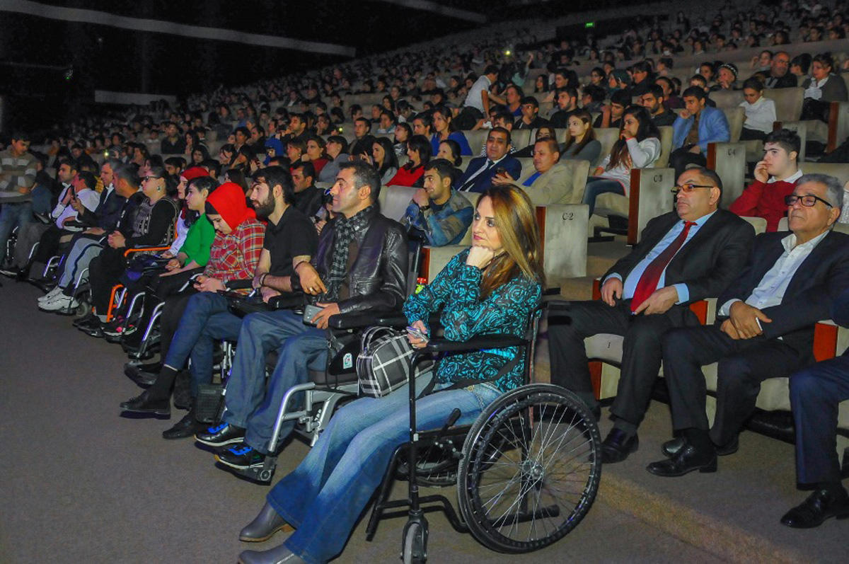 Азербайджанская семья: Талантливые люди с ограниченными физическими возможностями (ФОТО)