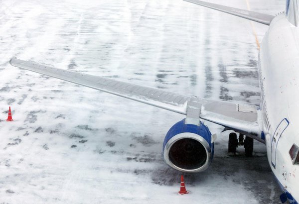 В московских аэропортах из-за непогоды задержали и отменили более 50 рейсов