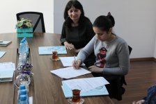 Центр по патентам и товарным знакам подписал договор с азербайджанской изобретательницей (ФОТО)