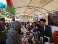 Azərbaycanın Pakistandakı səfirliyi İslamabadda xeyriyyəçilik bazarında iştirak edib (FOTO)