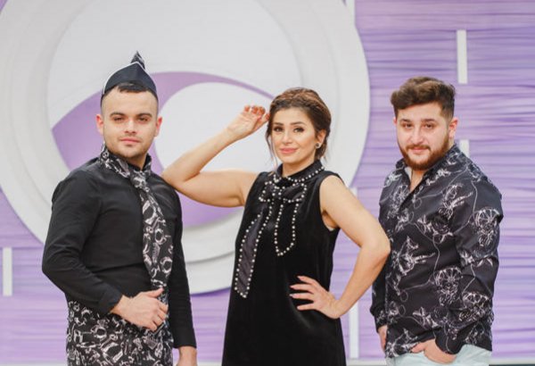 Азербайджанская телеведущая предложила учредить веселый праздник "шяп-шюп" (ФОТО)