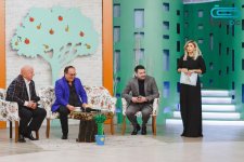 Азербайджанская телеведущая предложила учредить веселый праздник "шяп-шюп" (ФОТО)