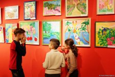 "Воображение" в Баку - маленькие шедевры юных художников (ФОТО)