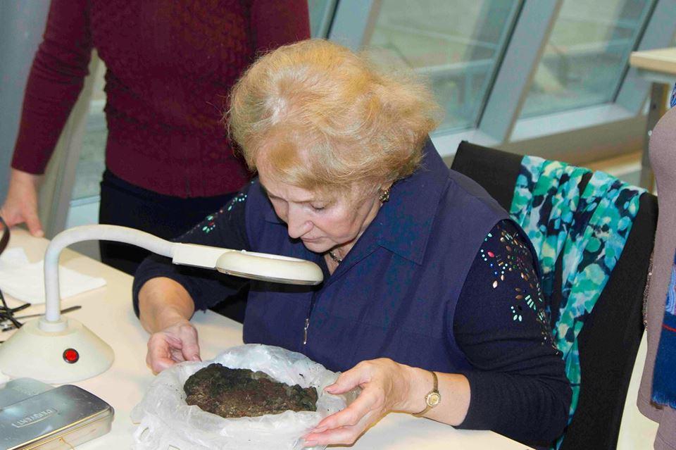Российский специалист отреставрировала фрагменты ткани периода Кавказской Албании (ФОТО)