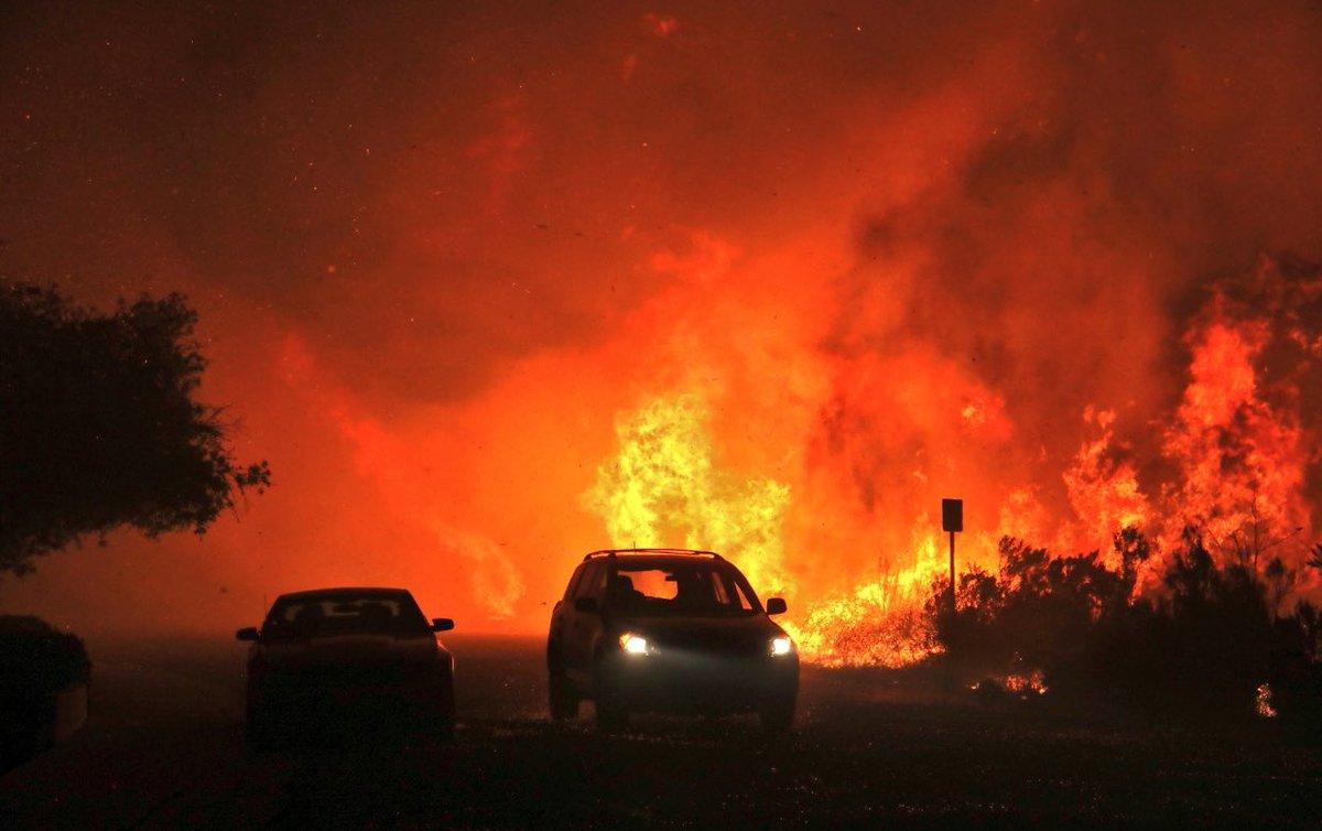 В Калифорнии лесные пожары охватили более 15 тысяч гектаров