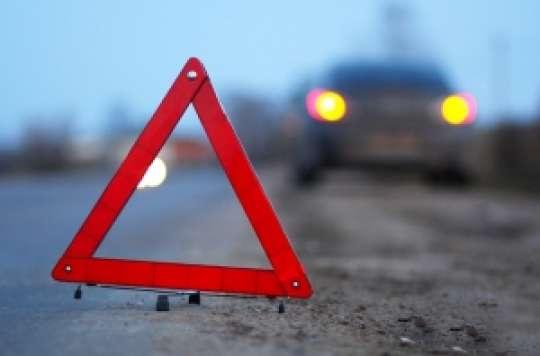 В Азербайджане в результате ДТП с участием грузовика погибли два человека