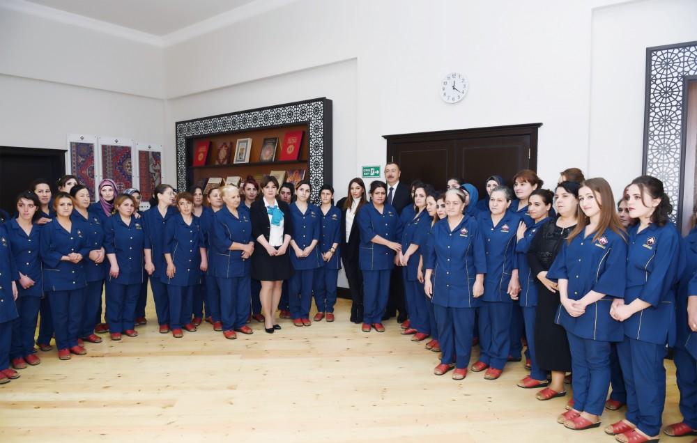 Президент Ильхам Алиев: В 2018  году в различных местах Азербайджана откроются еще десять ковровых фабрик (ФОТО)