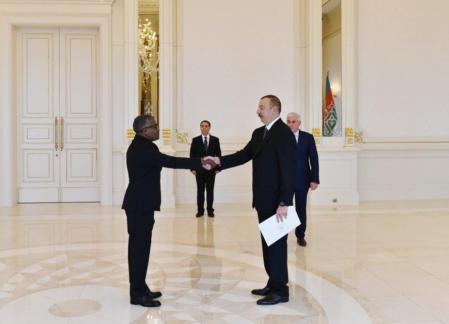 President Aliyev receives credentials of incoming Sudanese ambassador (PHOTO)