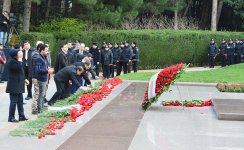 NIKOIL | Bank-ın kollektivi ümümmilli lider Heydər Əliyevin məzarını ziyarət edib (FOTO)