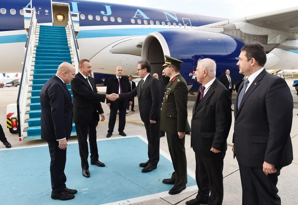 President Ilham Aliyev arrives in Turkey (PHOTO)