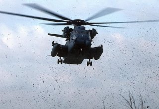 Минобороны Японии требует запретить полеты вертолетов США из-за инцидента со школьником