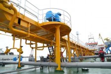 Azerbaijan completing overhaul of oil tanker (PHOTO)