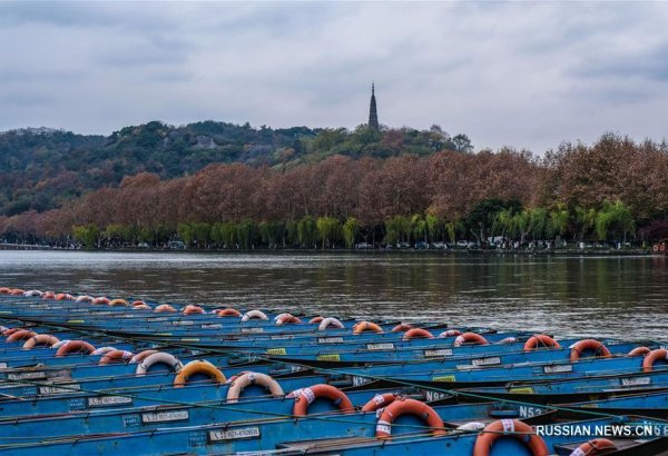 Зимняя палитра красок на озере Сиху (ФОТО)