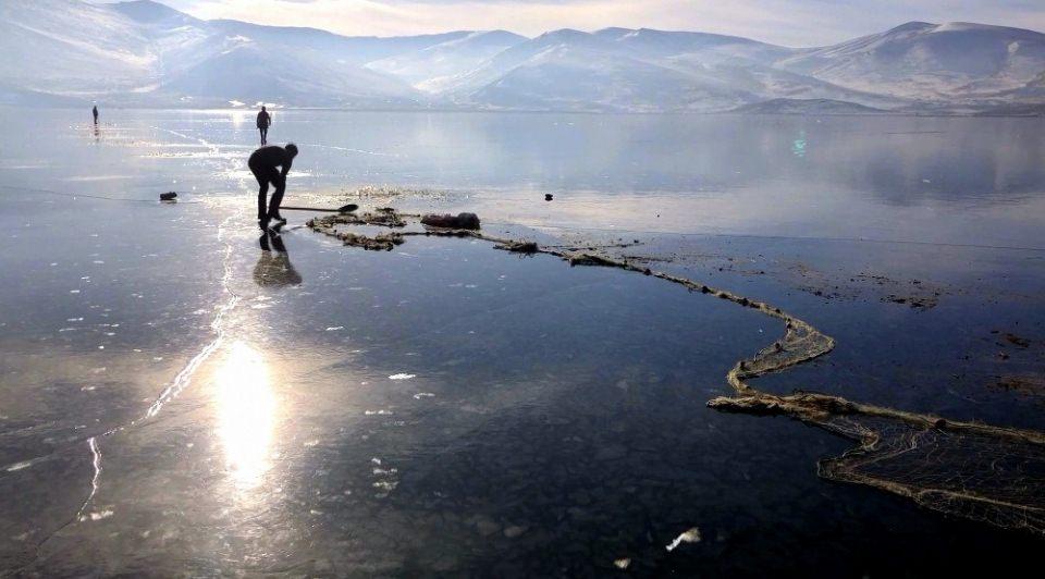 Türkiyədə göl buz bağladı (FOTO)