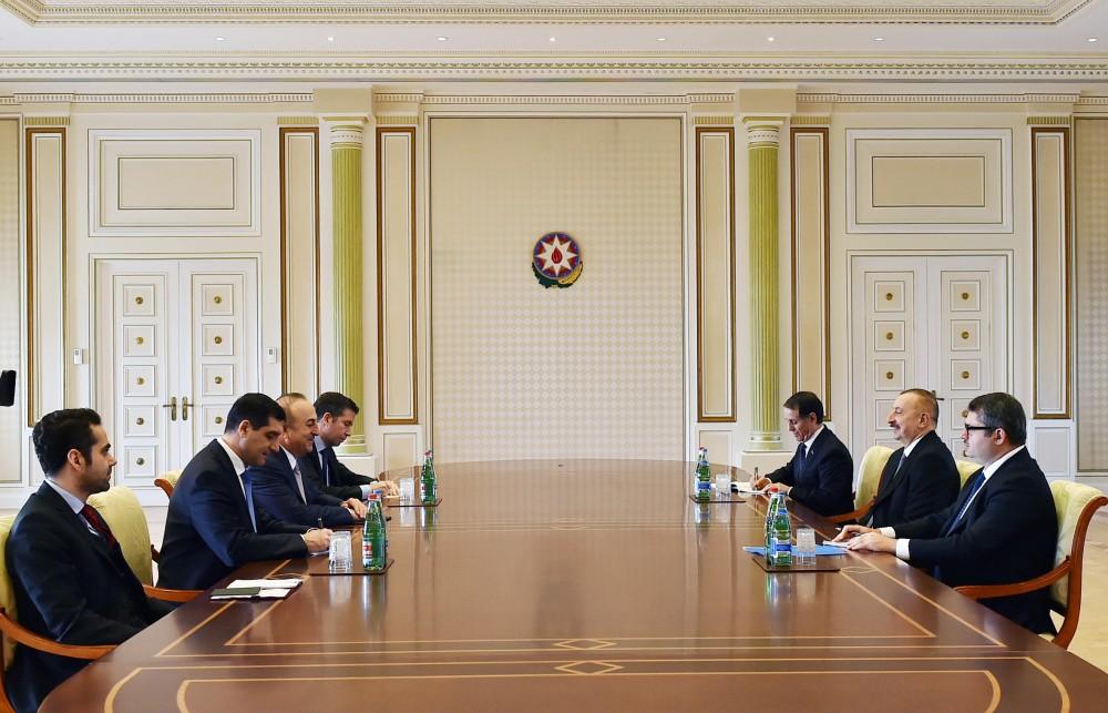 Президент Ильхам Алиев принял главу МИД Турции (ФОТО)