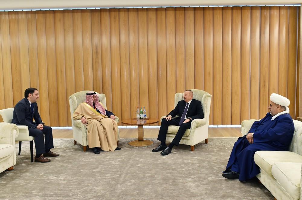 Ilham Aliyev receives Saudi deputy minister of Islamic affairs  (PHOTO)