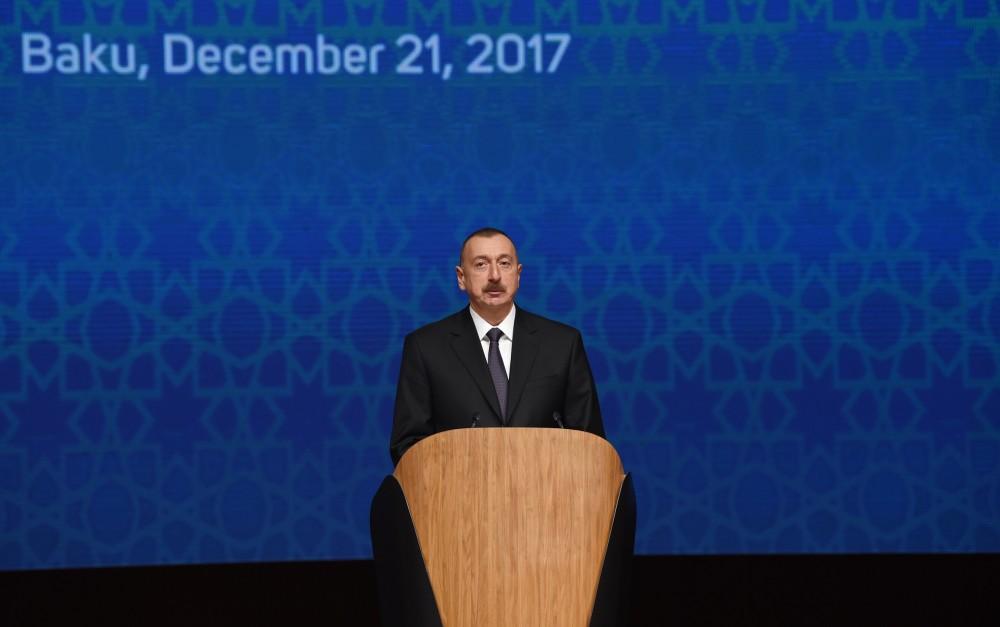 Президент Ильхам Алиев принял участие в международной конференции "Год Исламской солидарности-2017: Межрелигиозный и межкультурный диалог" (ФОТО)
