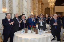 В Баку прошла конференция «На стыке Востока и Запада: Новые энергетические и коммуникационные возможности» (версия 2)