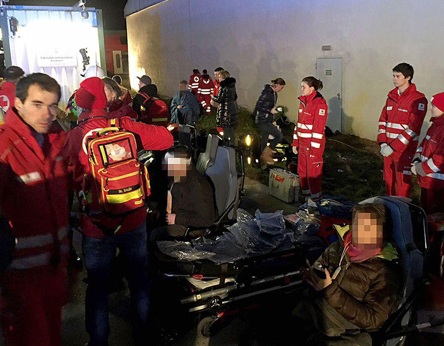 При столкновении поездов в Австрии пострадали не менее 20 человек (ФОТО)