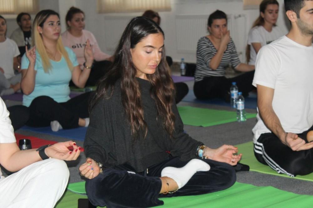Вице-президент Фонда Гейдара Алиева Лейла Алиева приняла участие в мастер-классе по йоге (ФОТО)