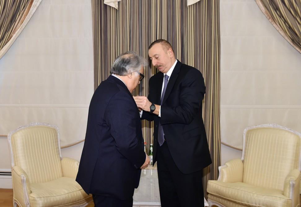 Президент Азербайджана вручил орден «Истиглал» народному артисту Фархаду Бадалбейли (ФОТО)