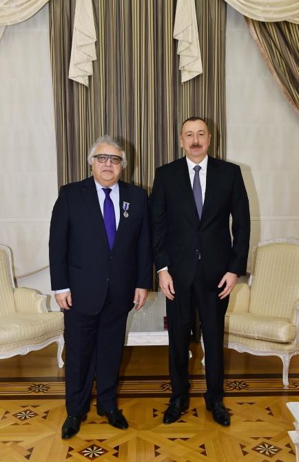 President Aliyev presents "Istiglal" Order to People's Artist Farhad Badalbayli (PHOTO)