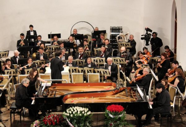 Завораживающая музыка и виртуозная игра: в Баку отметили юбилей Фархада Бадалбейли (ФОТО)