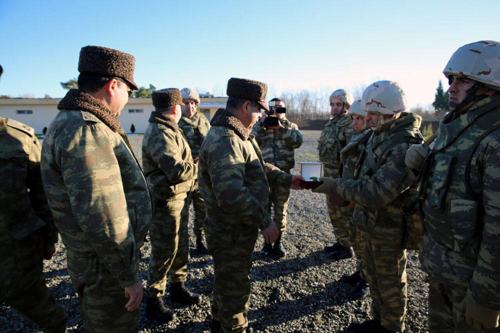 Azerbaijan’s defense minister checks state of combat readiness of units in frontline zone (PHOTO)